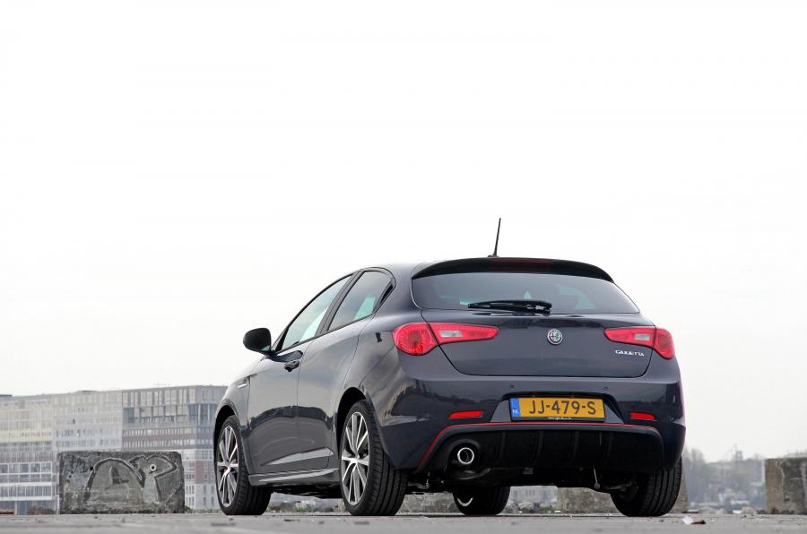 Alfa Romeo Giulietta Veloce Pack 2016 года  (фото 18 из 27)